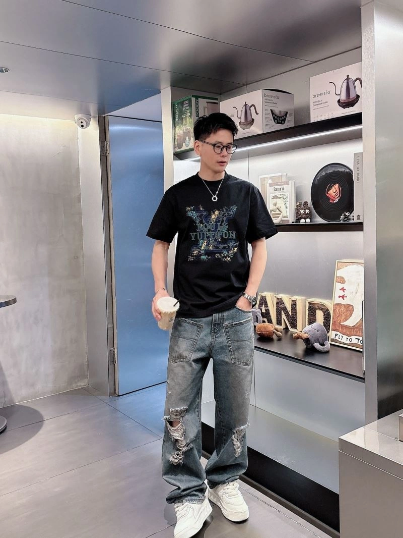 UrbanChic Louis Vuitton T-Shirts 133400