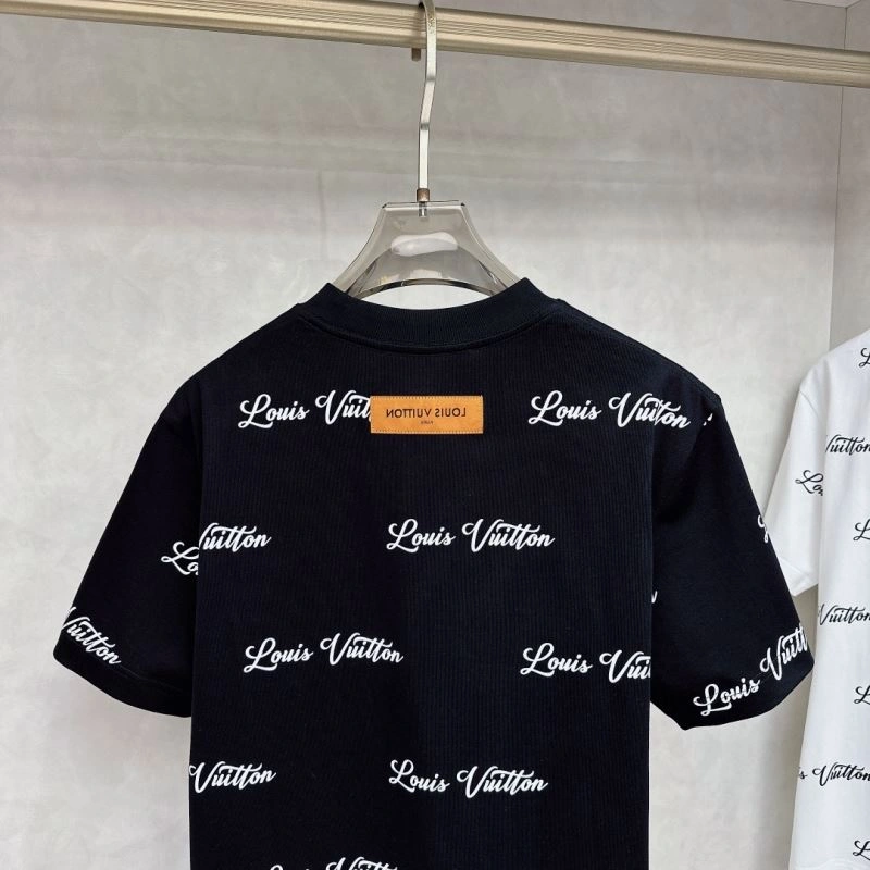 Elegant Louis Vuitton T-Shirts 133402