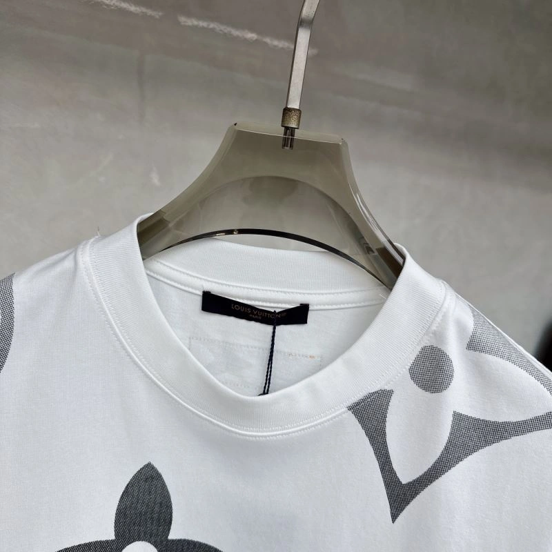 Louis Vuitton T-Shirts Lightweight 133414