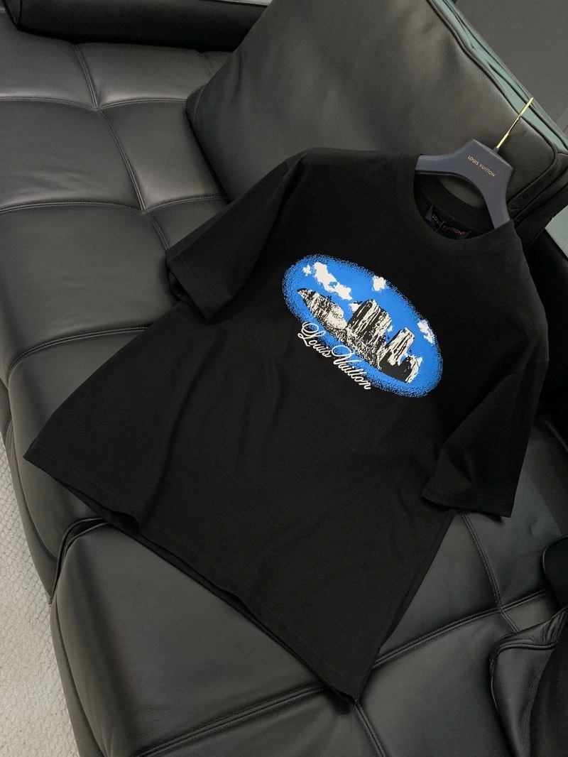 Sporty Louis Vuitton T-Shirts 133395
