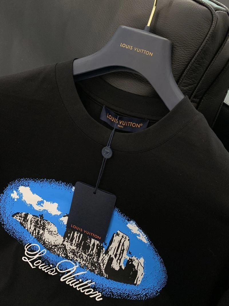 Sporty Louis Vuitton T-Shirts 133395