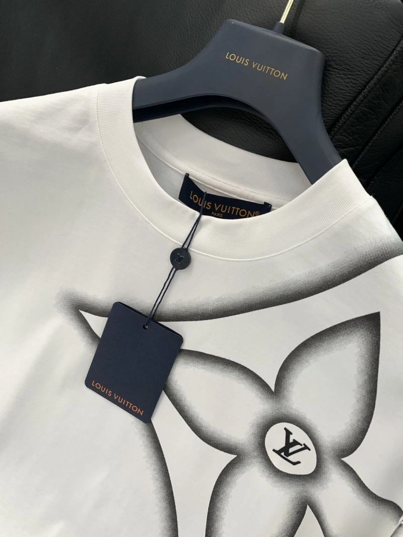 Louis Vuitton T-Shirts WrinkleFree 133418