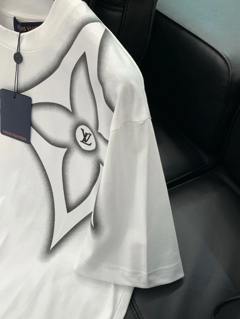 Louis Vuitton T-Shirts WrinkleFree 133418
