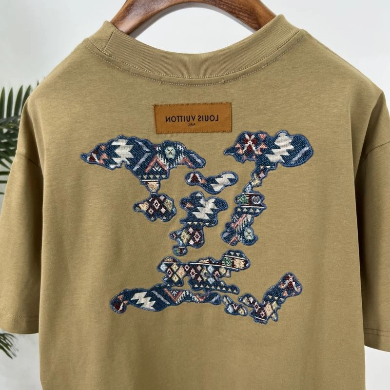 Louis Vuitton T-Shirts Resilient 133393