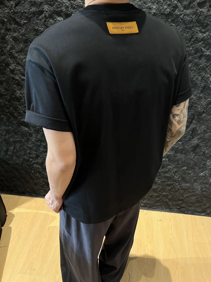 Resilient Louis Vuitton T-Shirts 133390
