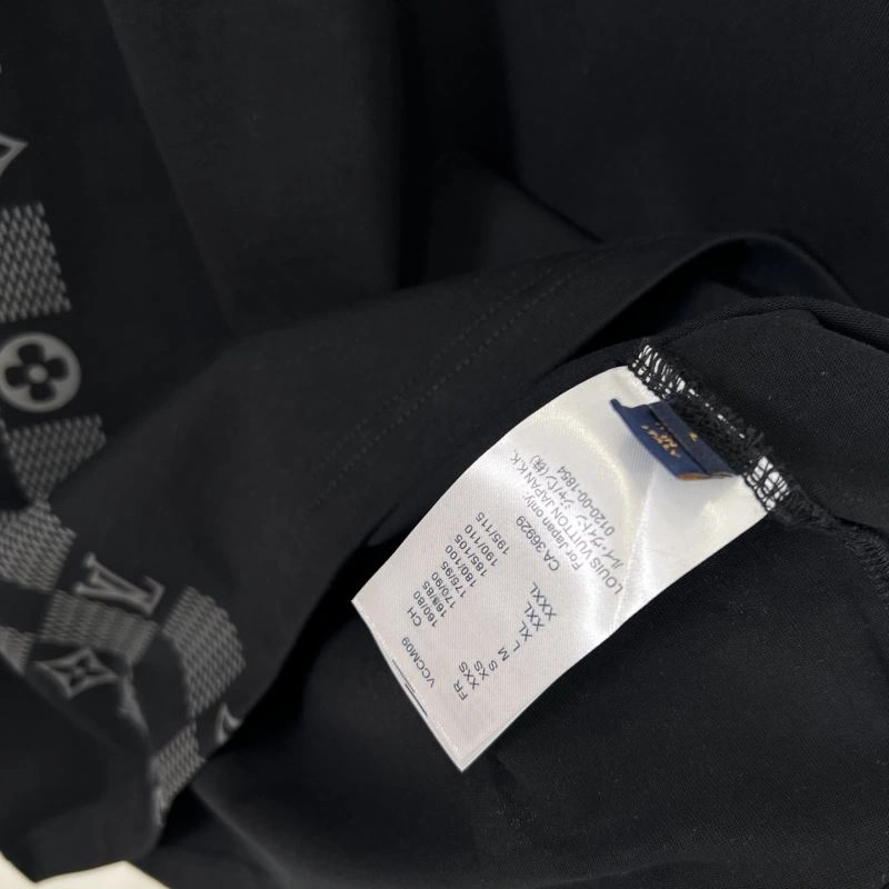 Resilient Louis Vuitton T-Shirts 133390