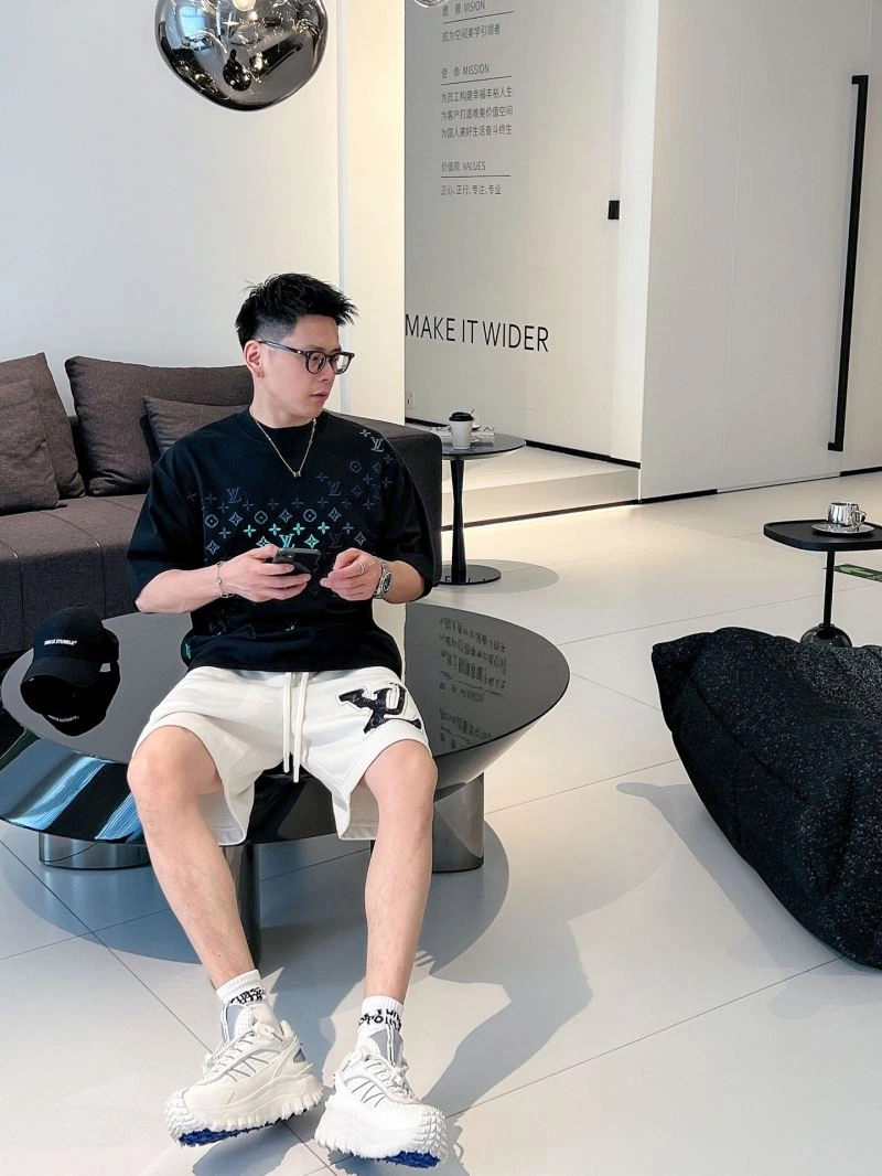 Efficient Louis Vuitton T-Shirts 133355