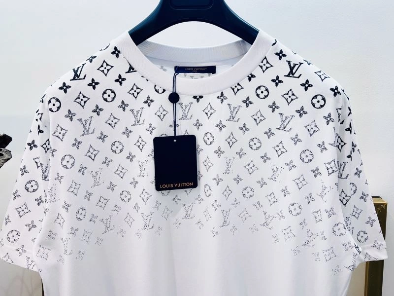 Louis Vuitton T-Shirts Minimalist 133366