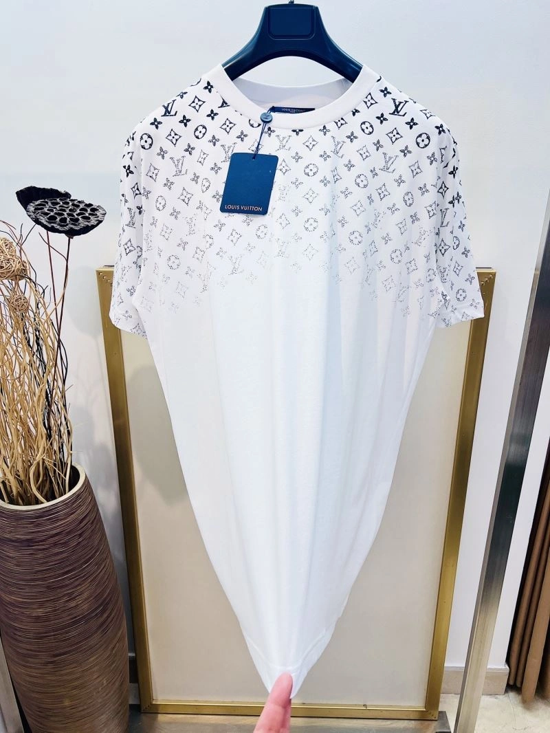 Louis Vuitton T-Shirts Minimalist 133366