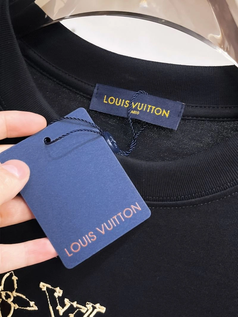Flexible Louis Vuitton T-Shirts 133370