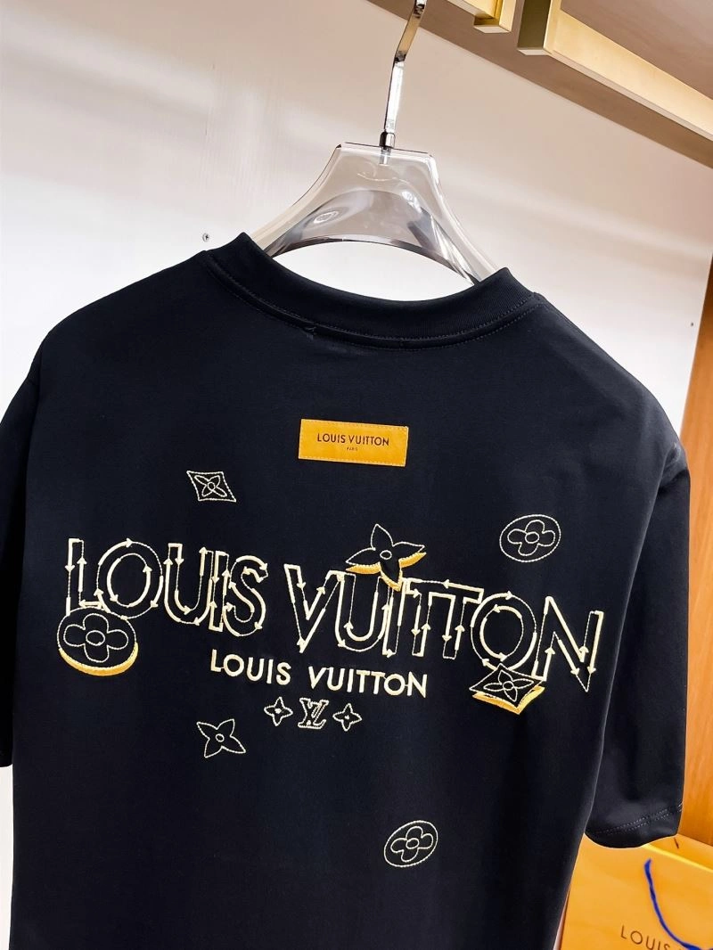 Flexible Louis Vuitton T-Shirts 133370