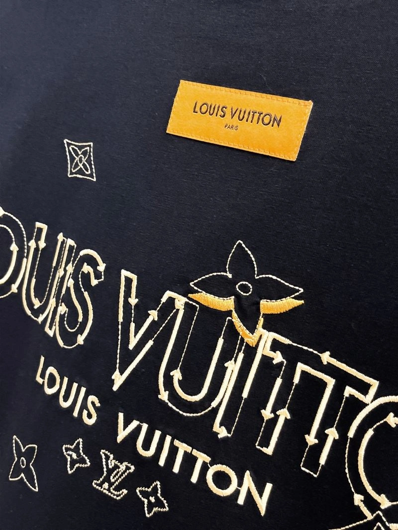 Flexible Louis Vuitton T-Shirts 133370