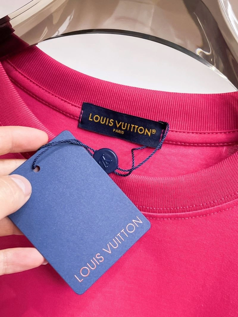 Louis Vuitton T-Shirts UrbanChic 133364