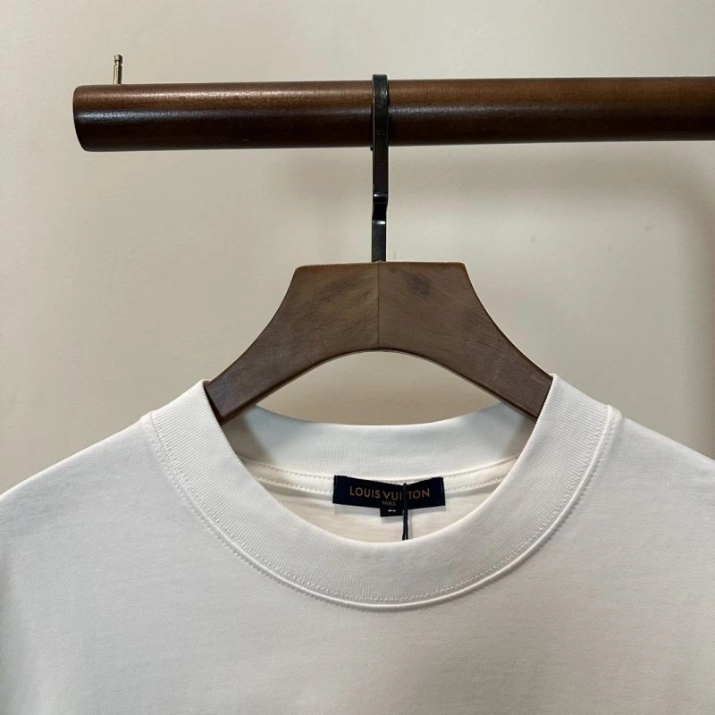 Breathable Louis Vuitton T-Shirts 133382
