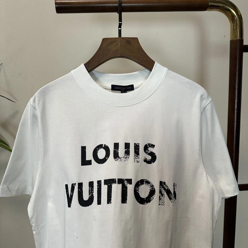 Breathable Louis Vuitton T-Shirts 133382
