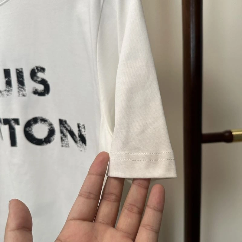 Breathable Louis Vuitton T-Shirts 133382