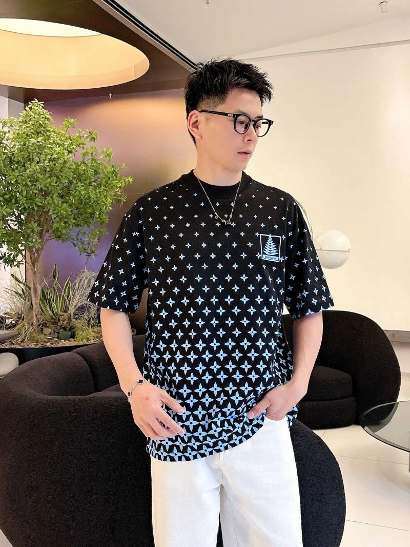 Louis Vuitton T-Shirts Neat 133379
