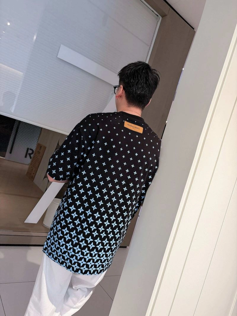 Louis Vuitton T-Shirts Neat 133379