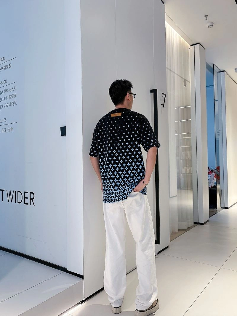 Louis Vuitton T-Shirts Neat 133379