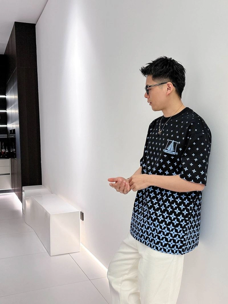 Louis Vuitton T-Shirts Neat 133379