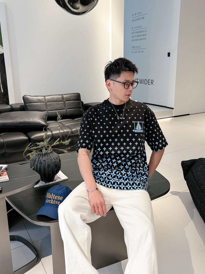 Louis Vuitton T-Shirts Neat 133379