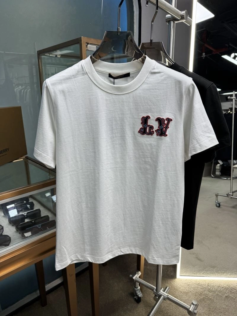 Lightweight Louis Vuitton T-Shirts 133348