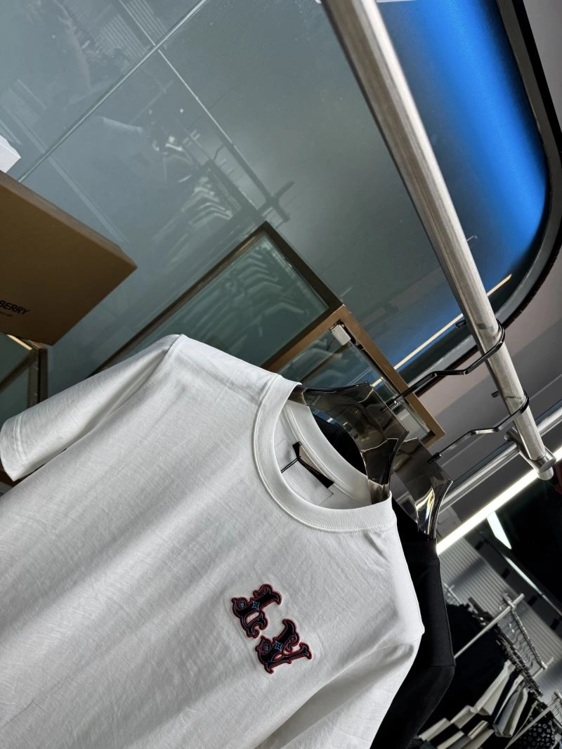 Lightweight Louis Vuitton T-Shirts 133348