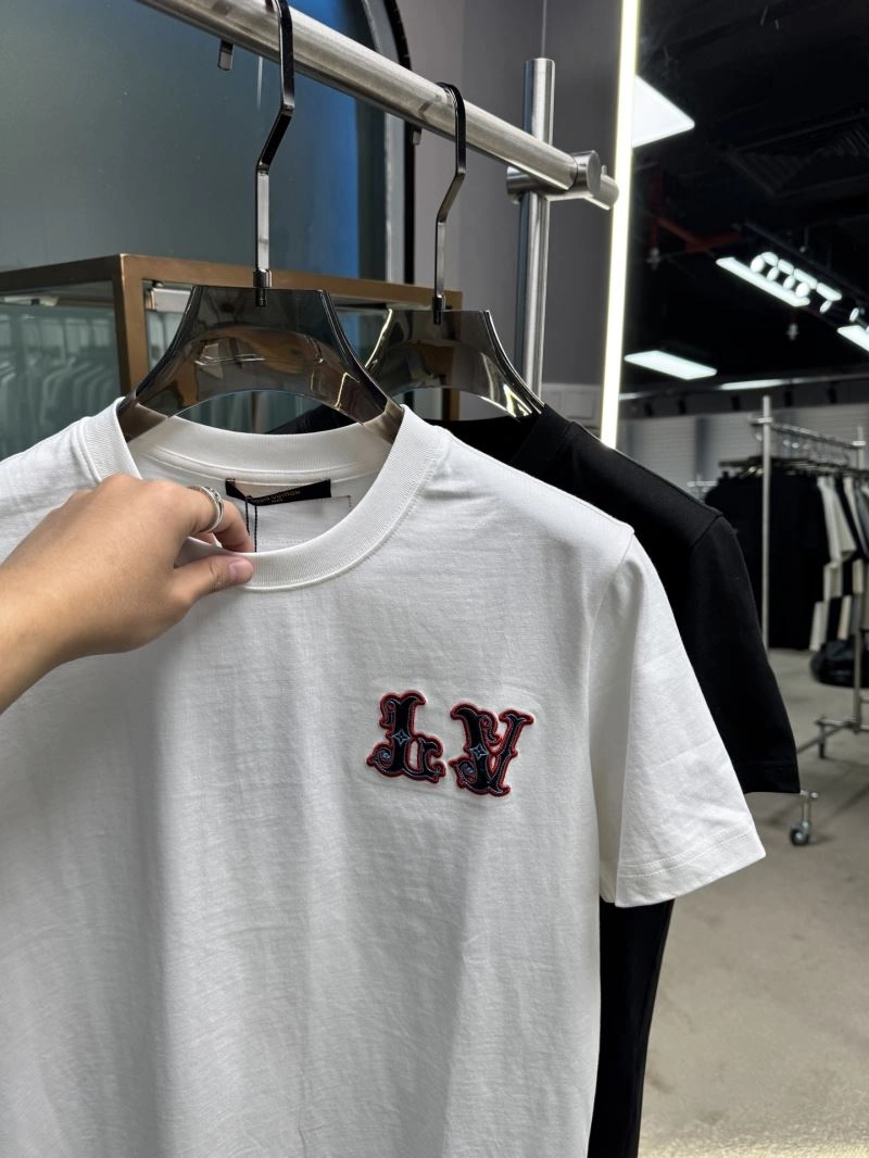 Lightweight Louis Vuitton T-Shirts 133348