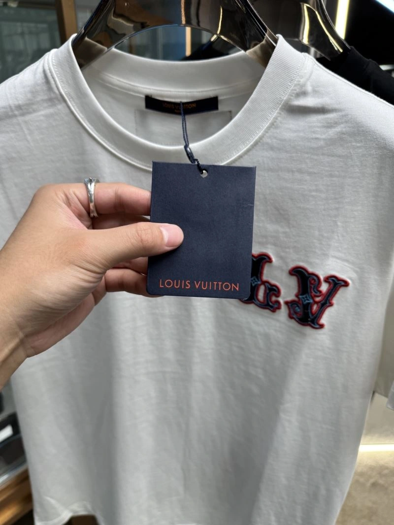 Lightweight Louis Vuitton T-Shirts 133348