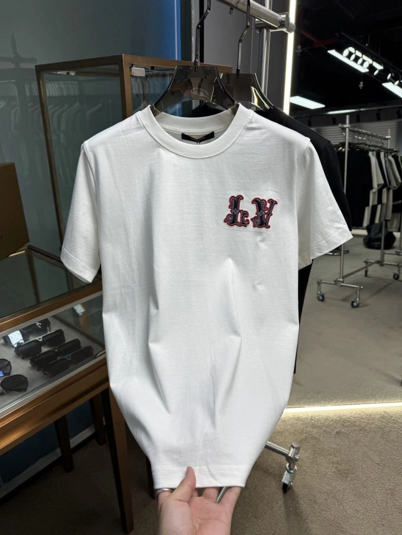 Lightweight Louis Vuitton T-Shirts 133348