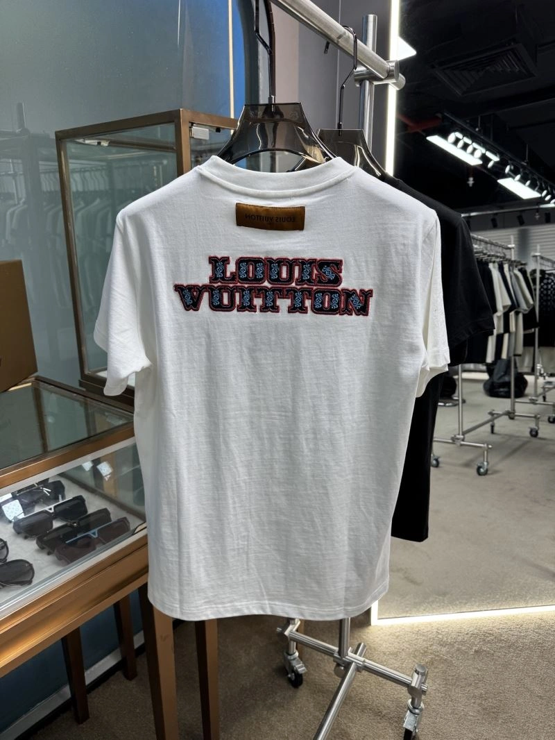 Lightweight Louis Vuitton T-Shirts 133348