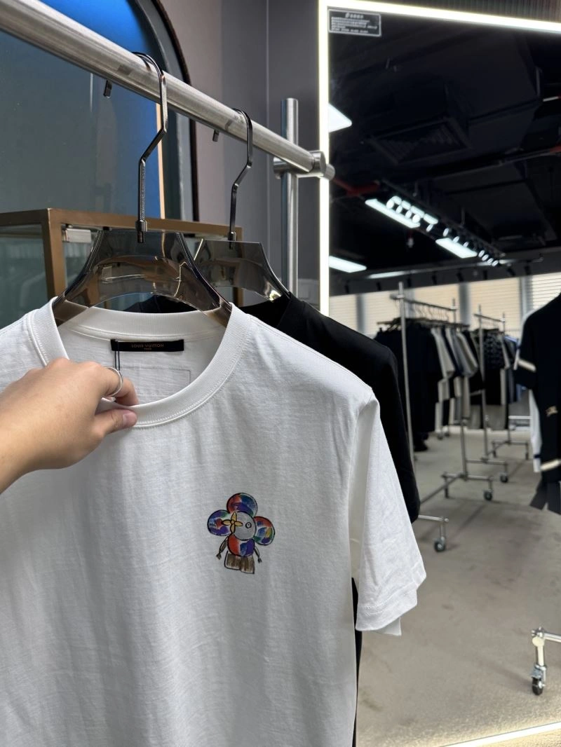 Louis Vuitton T-Shirts Breathable 133350