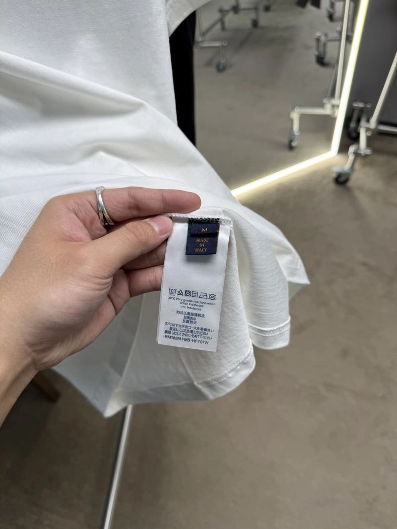 Louis Vuitton T-Shirts Breathable 133350