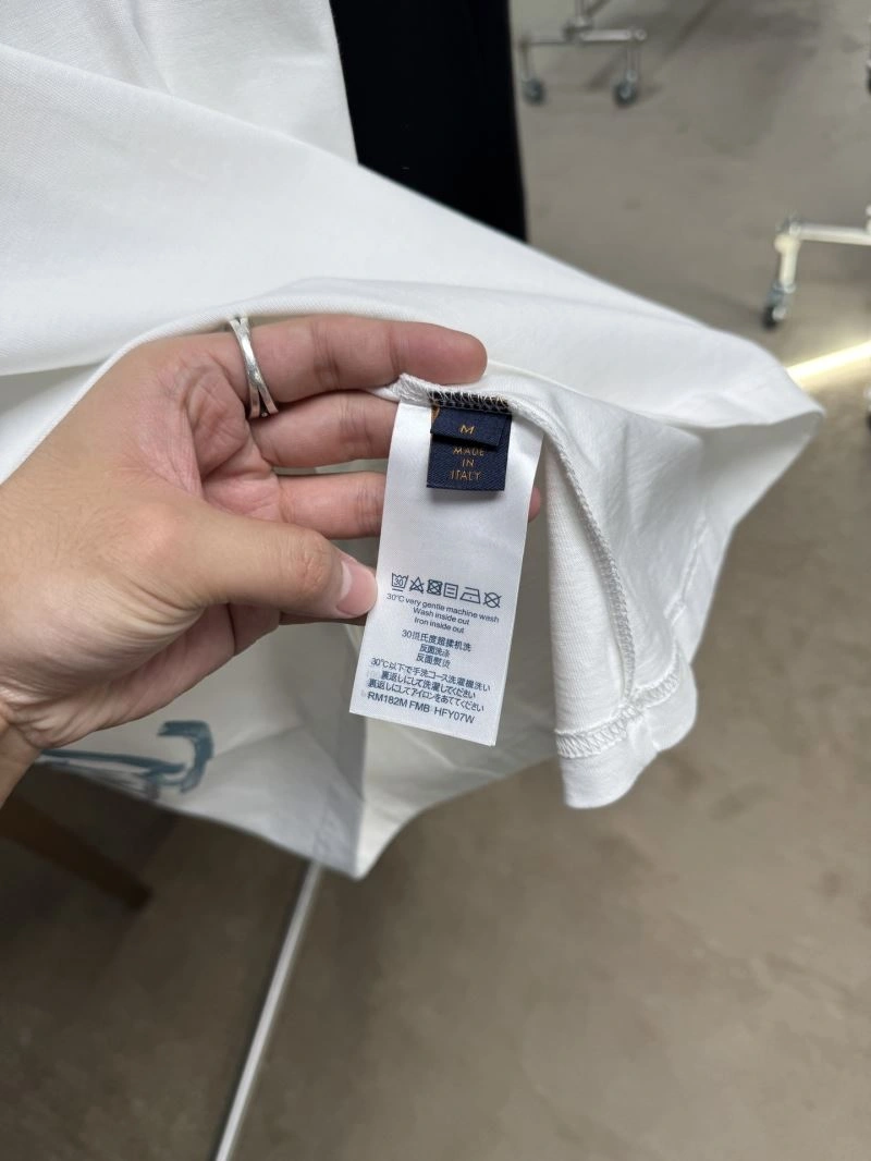 Louis Vuitton T-Shirts Durable 133346
