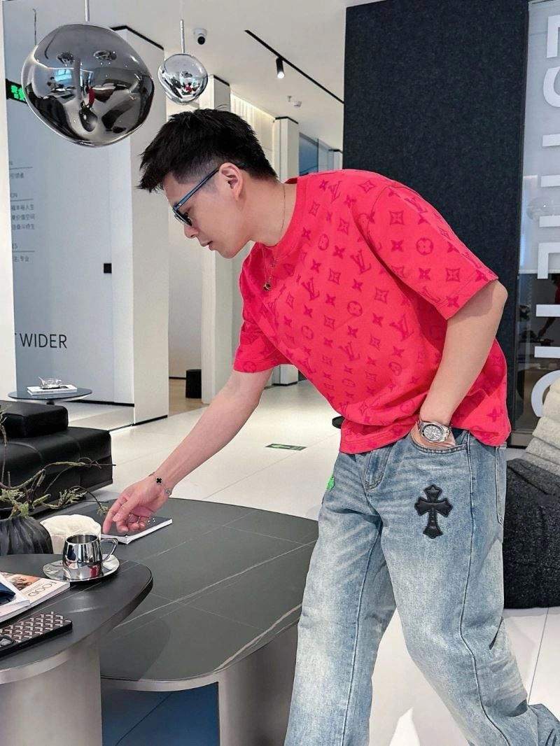 Versatile Louis Vuitton T-Shirts 133340