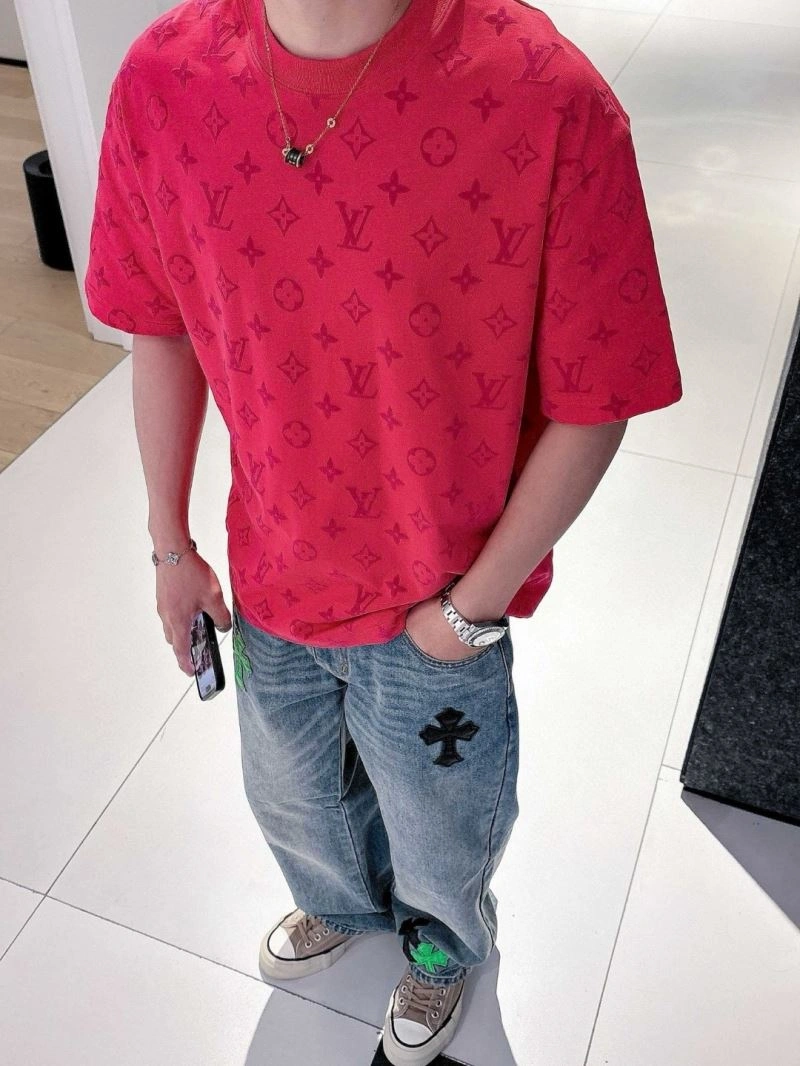 Versatile Louis Vuitton T-Shirts 133340