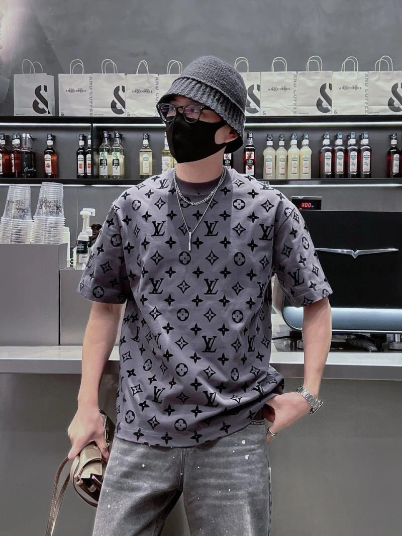Louis Vuitton T-Shirts Youthful 133334