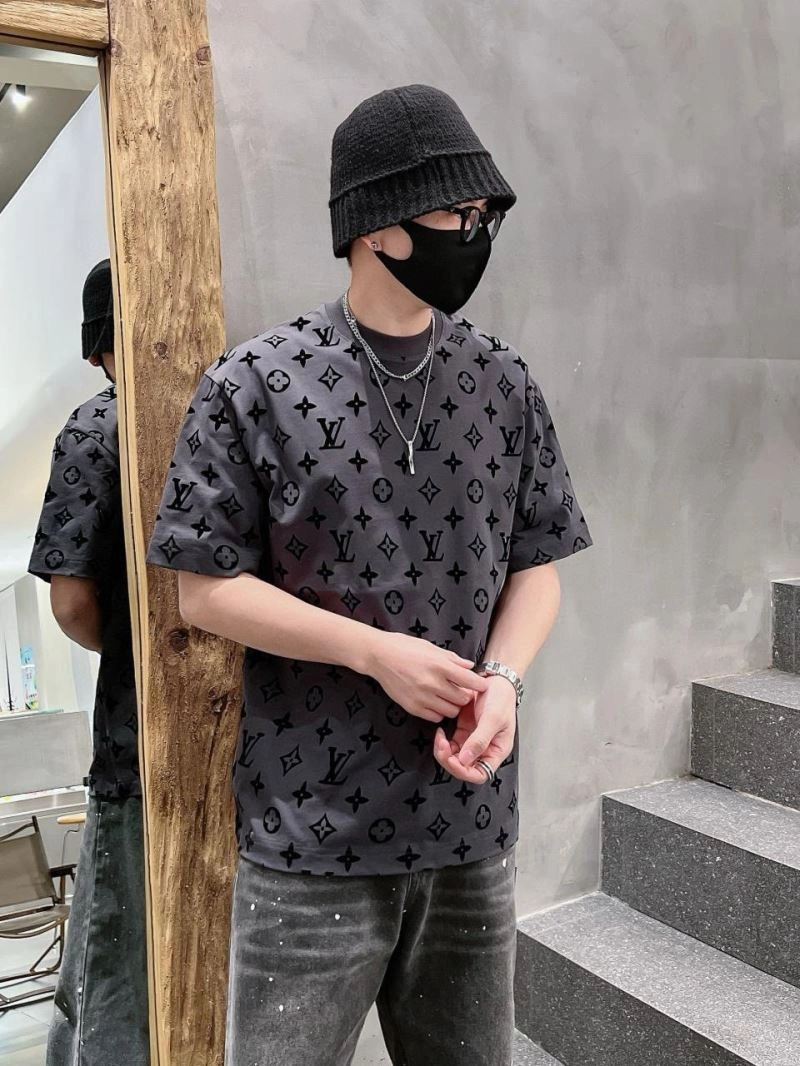 Louis Vuitton T-Shirts Youthful 133334
