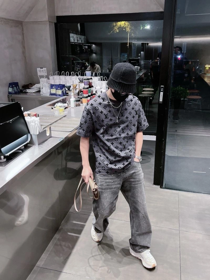 Louis Vuitton T-Shirts Youthful 133334