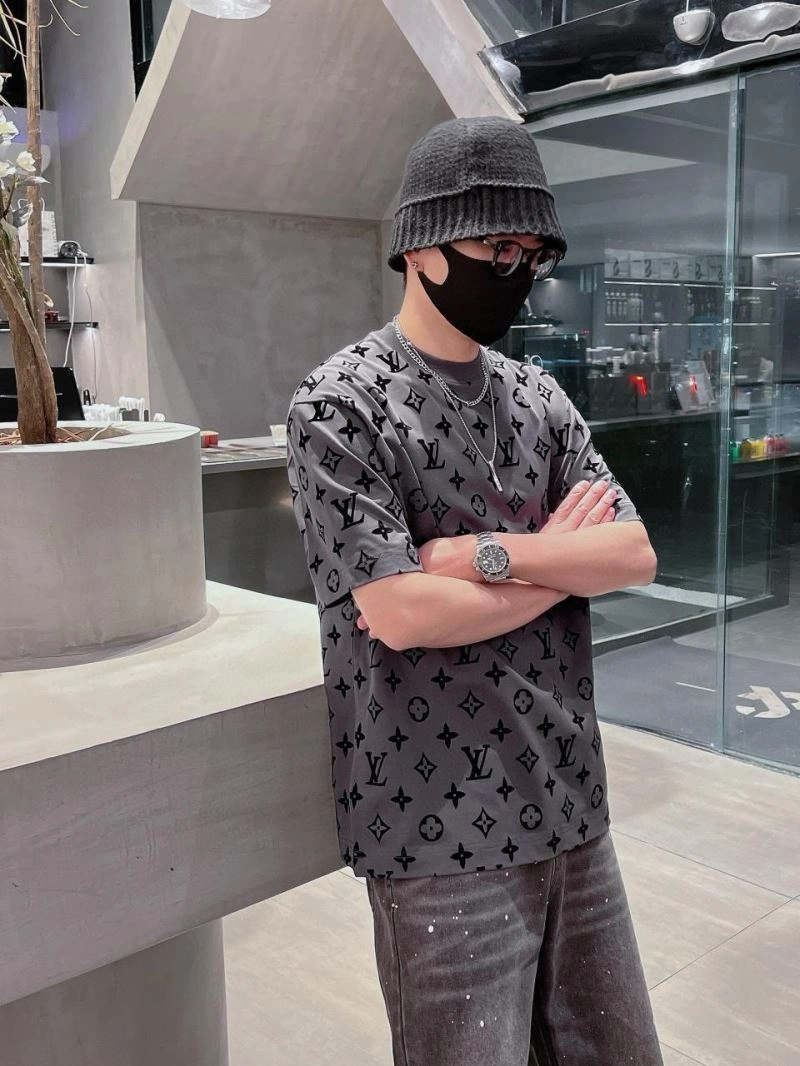 Louis Vuitton T-Shirts Youthful 133334
