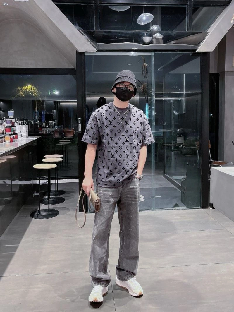 Louis Vuitton T-Shirts Youthful 133334