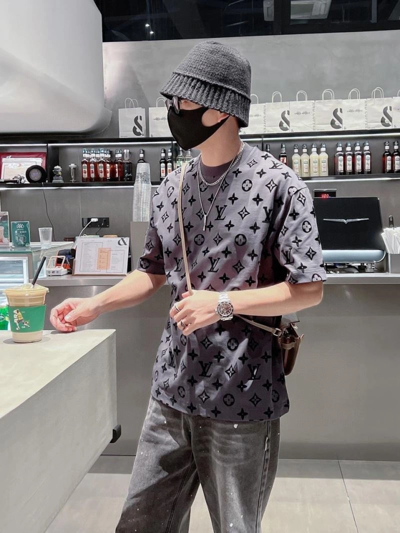 Louis Vuitton T-Shirts Youthful 133334