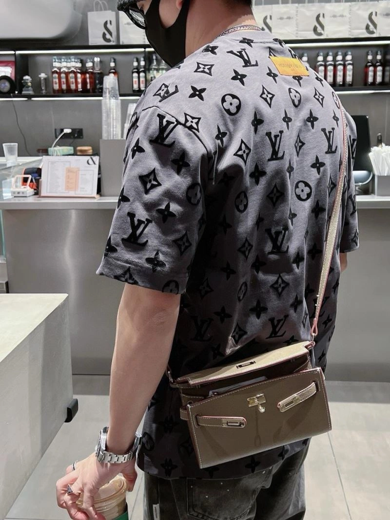 Louis Vuitton T-Shirts Youthful 133334