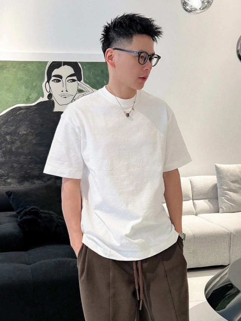 Stylish Louis Vuitton T-Shirts 133318