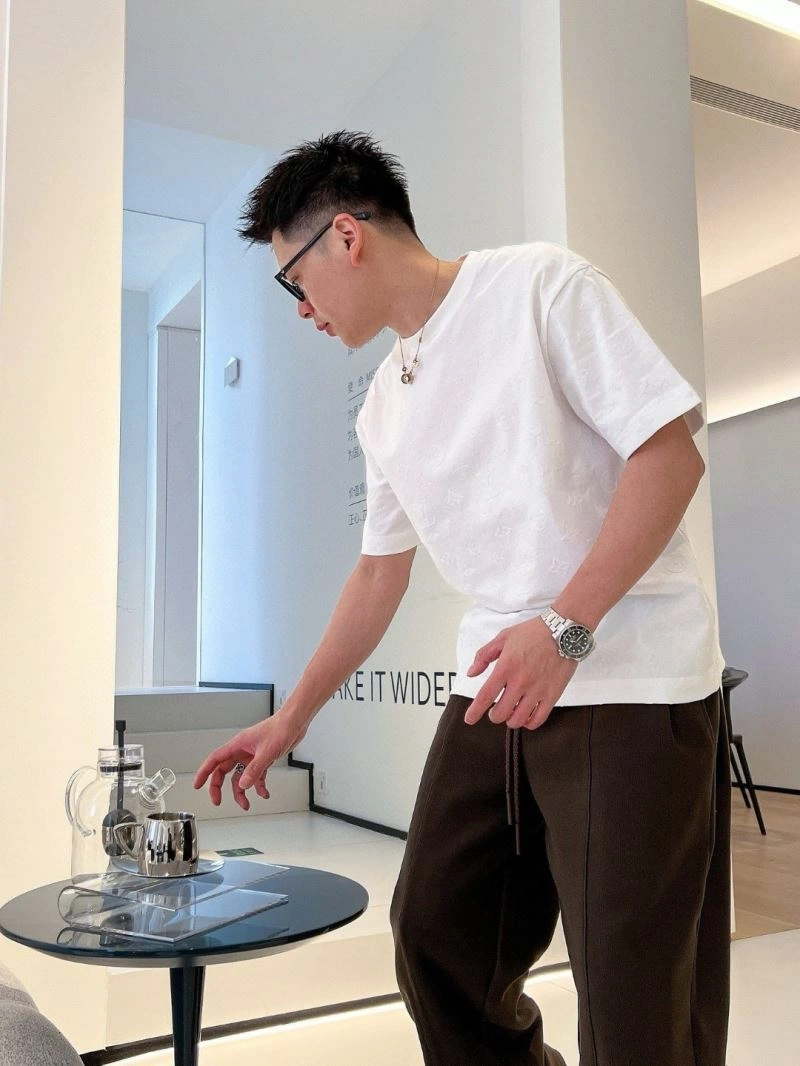 Stylish Louis Vuitton T-Shirts 133318