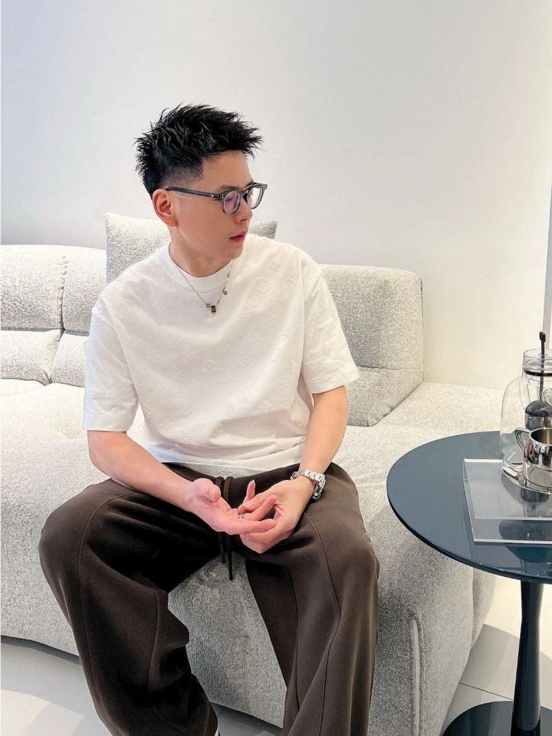 Stylish Louis Vuitton T-Shirts 133318