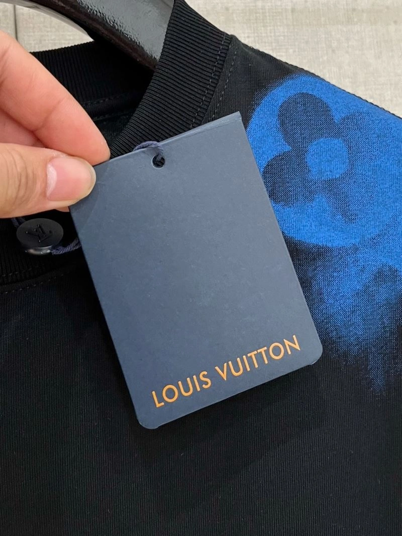 Flexible Louis Vuitton T-Shirts 133336