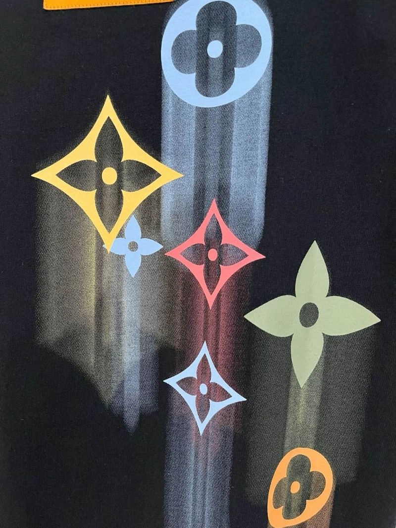 Bold Louis Vuitton T-Shirts 133319