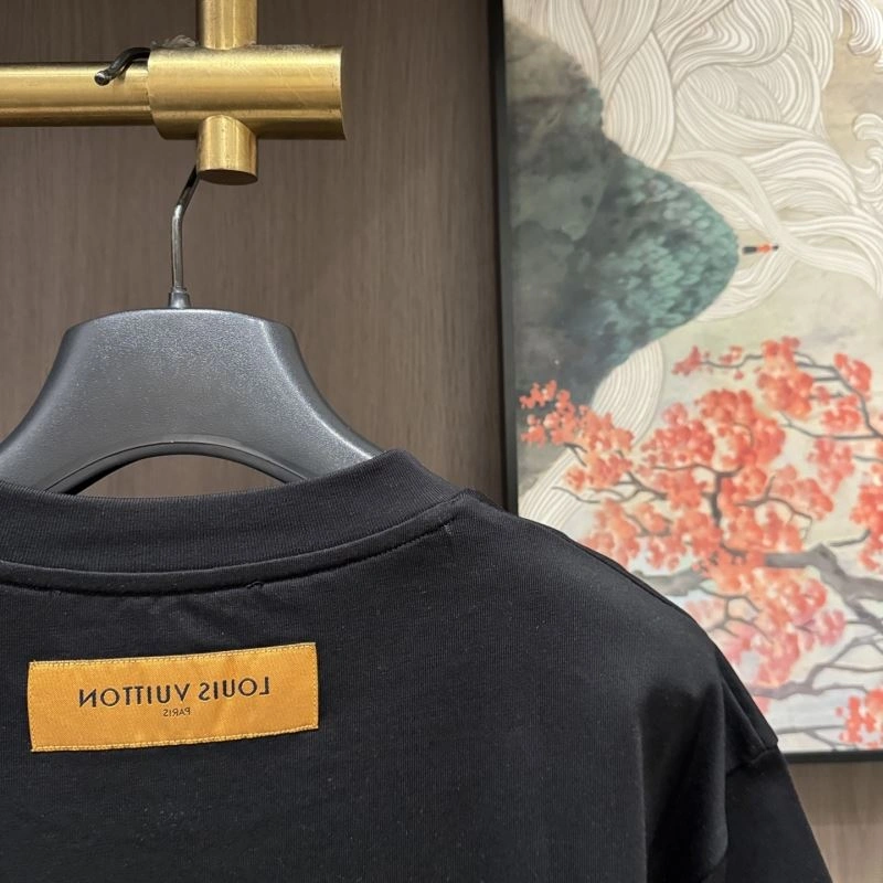 Louis Vuitton T-Shirts WellDesigned 133339