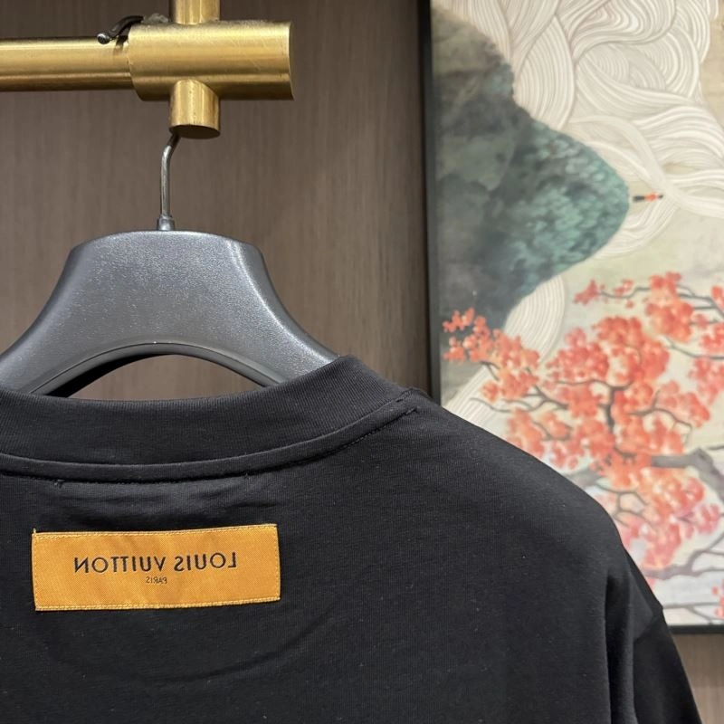 Louis Vuitton T-Shirts Casual 133333